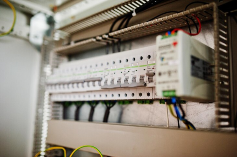 Entenda a Montagem de quadros elétricos industriais Entenda a Montagem de quadros elétricos industriais