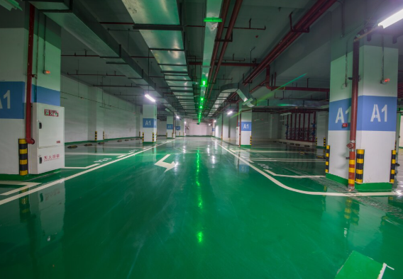 Piso Industrial: Benefícios Essenciais para Áreas de Alto Tráfego